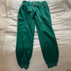 Figs Zamora Jogger pant Hunter Green (2)